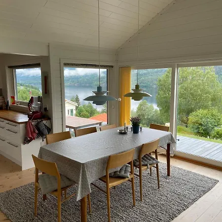Dyrhaug - Hytte Med Utsikt Over Kroderen Noresund