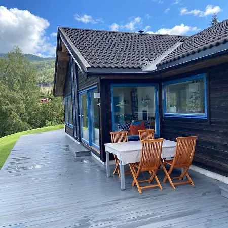 Dyrhaug - Hytte Med Utsikt Over Kroderen